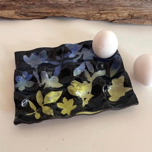 黒の花柄セラミックエッグホルダー、オンブレ、12グリッドトレイエッグ、エッグトレイ、手作り陶器、家庭用ギフト