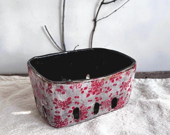 White and red floral berry basket,ceramic berry bowl,pottery fruit bowl,bread basket ,french country,rustic decor,egg holder,Easter basket
