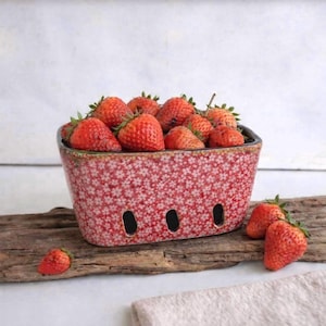 Cesta de frutas vermelhas com estampa floral, fruteira de cerâmica, fruteira de barro, estilo shabby chic, estilo campestre francês, decoração rústica, porta-ovos, cesta de Páscoa
