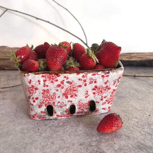 White and red floral berry basket,ceramic berry bowl,pottery fruit bowl,shabby chic ,french country,rustic decor,egg holder,Easter basket