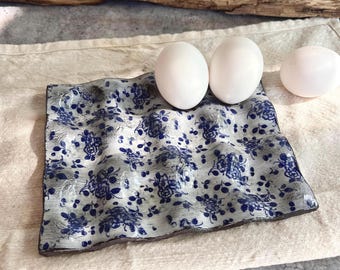 Ceramic egg holder ,Blue willow,12 grid tray eggs ,rustic home decor,egg tray ,handmade pottery, gift for Christmas