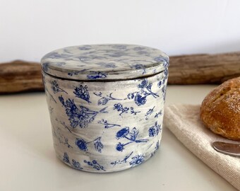 Blue willow butter dish ,French butter crock,White foral butter dish,Pottery butter storage ,French butter keeper,Butter crock with lid