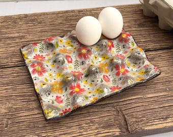 Floral Rustikale Keramik 12 Eierschale, handgefertigte Eierhalter Arbeitsplatte, Vintage Eierhalter, Keramik Eierkarton, Landhauskern