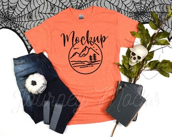 Gildan 5000 Maqueta de Halloween Sunset Orange / Gildan 5000 Maqueta Halloween / 5000 Maqueta de Otoño / Gildan Heavy Cotton Camiseta Halloween Flat Lay