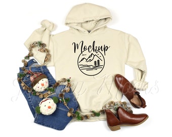 Maqueta de Navidad Gildan 18500 Arena / Maqueta de Gildan 18500 / Maqueta de sudadera con capucha de invierno 18500 / Sudadera de Navidad Flat Lay / Maqueta de Gildan 18500