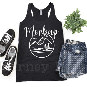 Der nächste Level 6733 Mockup | Vintage Schwarz | 6733 Mockup | Next Level 6733 Flat Lay | Sommer Mockup | 6733 Triblend Racerback | Lebensstil Mockup