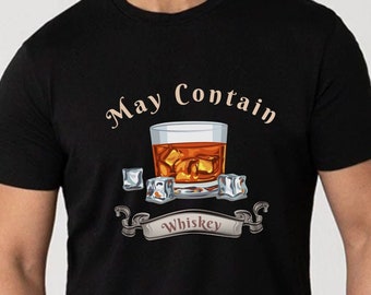 Könnte beinhalten: Schwarzes T-Shirt mit dem Text "Kann Whiskey enthalten" und einer Grafik eines Glases Whiskey mit Eiswürfeln.