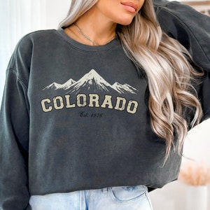 Colorado, Buffaloes, Crewneck Sweatshirt, College Town Sweater, Skiing or Snowboarding the Rocky Mountains Sweatshirt, Vintage Retro Sweater