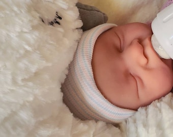 La princesa Esther es una adorable muñeca de silicona Marshmallow de 17" que pesa 5 libras (1 oz), una niña suave y blandita.