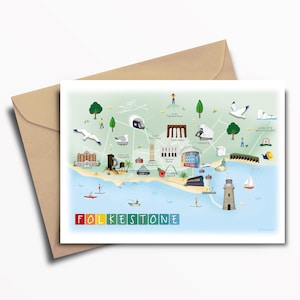 Könnte beinhalten: Eine farbenfrohe illustrierte Karte von Folkestone, England, mit Sehenswürdigkeiten wie dem Leas Cliff Hall, dem Harbour Arm und dem Hafen von Folkestone. Die Karte ist auf einer weißen Karte mit einem braunen Umschlag gedruckt.