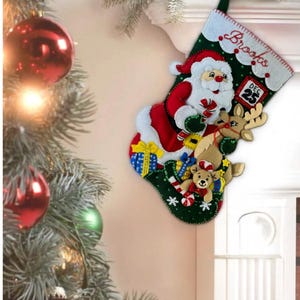 Bucilla Weihnachtsstrumpf - Weihnachtsmann, Rentier, Teddybär - personalisiertes Erbstück (fertiger Look - Made to Order)
