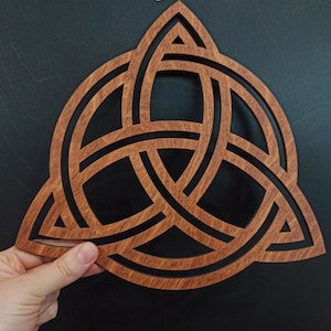 Celtic knot wood wall hanging, Trinity knot wall art, Irish wall decor, Celtic symbol gift idea, Triquetra wall decor