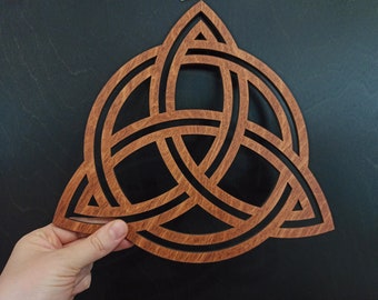 Celtic knot wood wall hanging, Trinity knot wall art, Irish wall decor, Celtic symbol gift idea, Triquetra wall decor