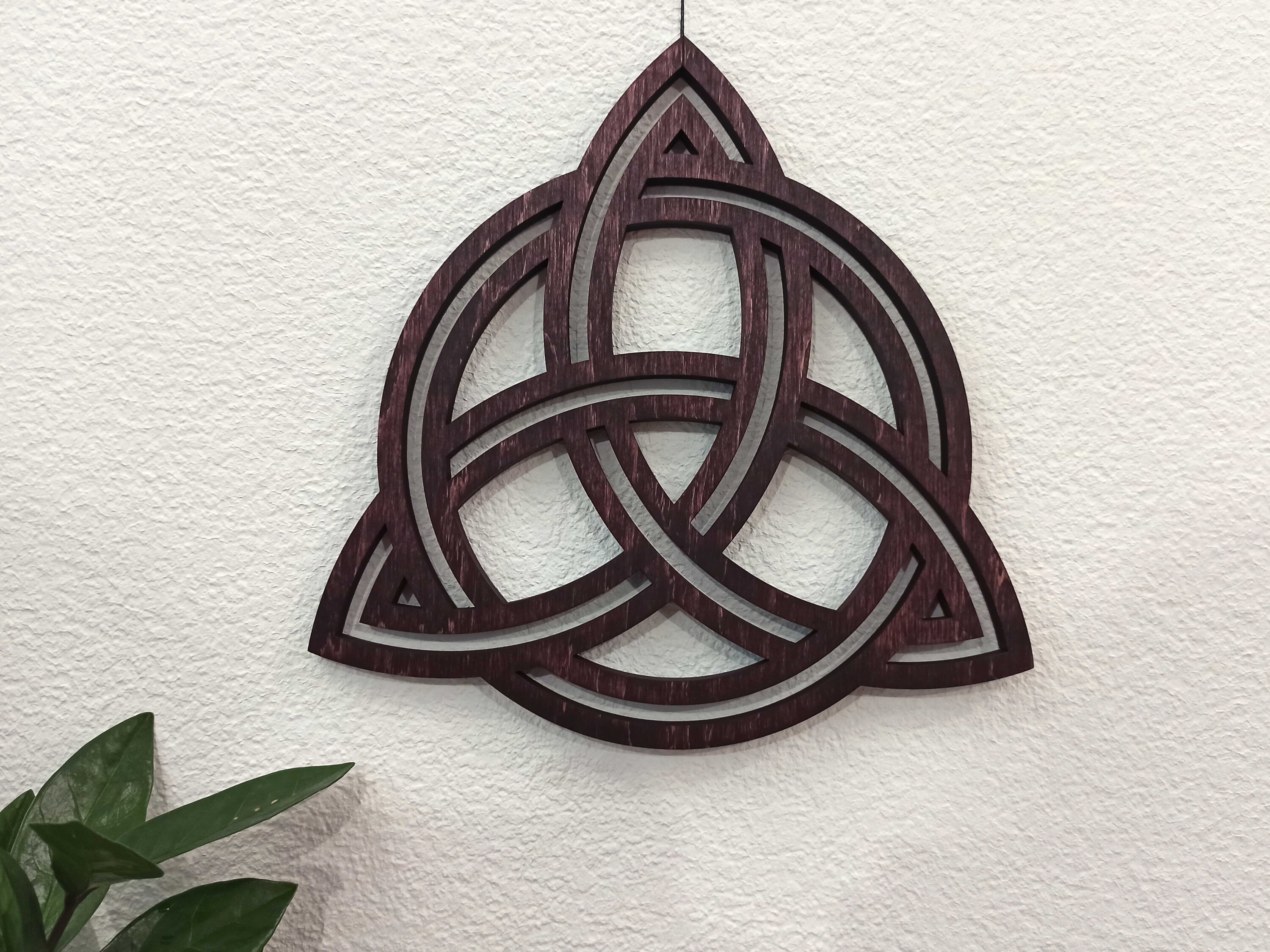 Celtic knot wood wall hanging Irish wall decor Trinity knot Etsy