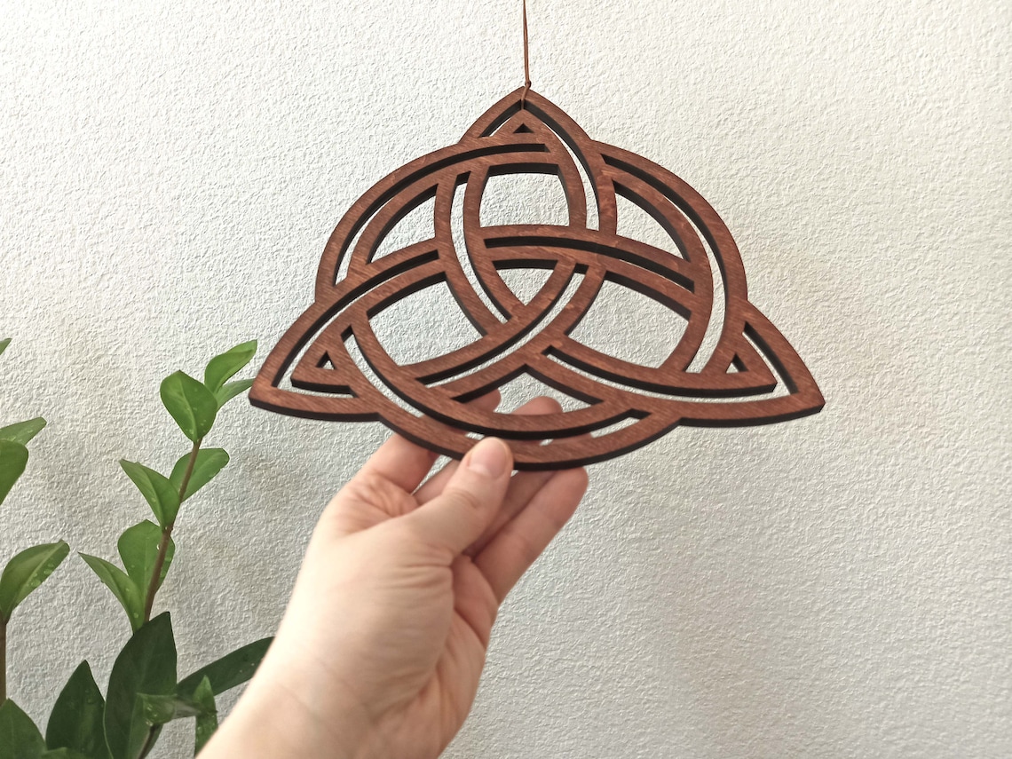 Celtic knot wood wall hanging Irish wall decor Trinity knot Etsy