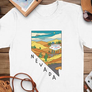 T-shirt carte Nevada Las Vegas, design unique sur le thème de l'État du Nevada, illustration amusante du désert, t-shirt fabriqué au Nevada, T-shirt sud-ouest