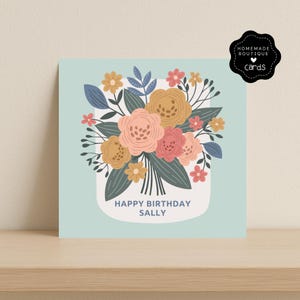 Tarjeta de cumpleaños floral personalizada: nombre personalizado / saludo hecho a mano / interior en blanco / diseño floral / boutique casera