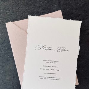 Hochzeitseinladung nach Maß | Büttenrand handgerissenes Papier | Minimalistische Einladung | Luxus Hochzeitseinladung