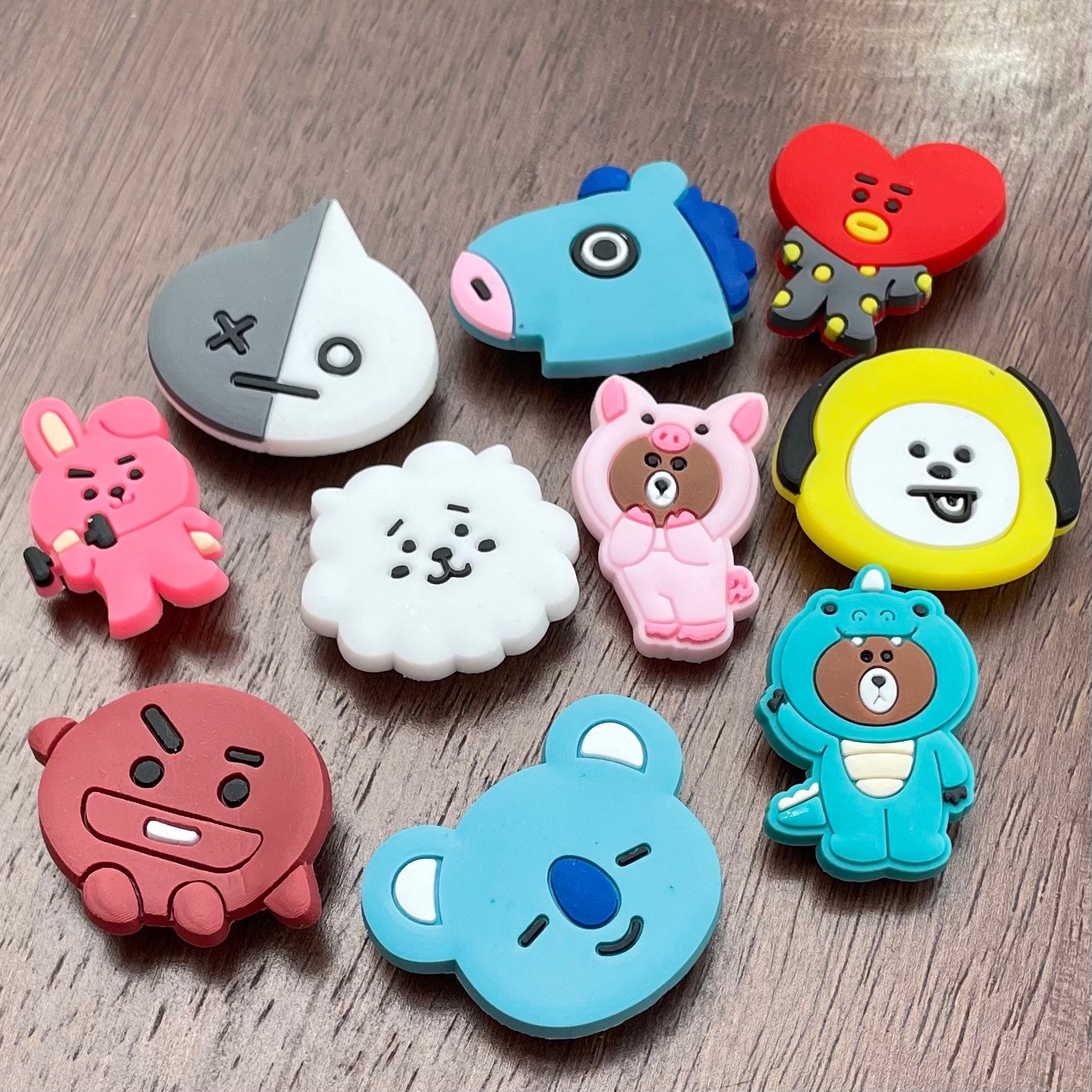 couples croc pins couples croc pins