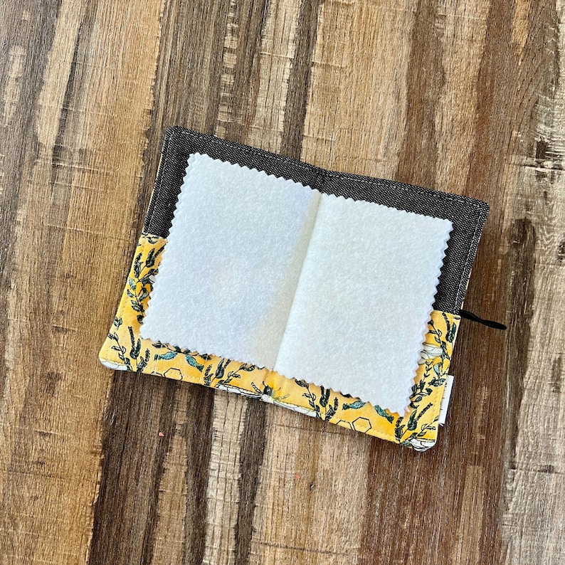 Bee Sewing Needle Book, Compact Needle Case, Tapestry Needle Holder ...