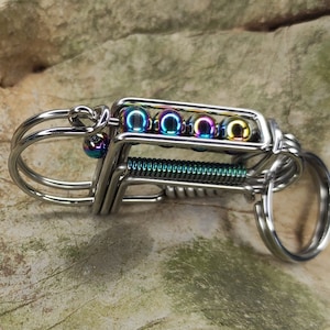 Distinctive Minimalism Handmade Wire-Wrapped Stainless Steel Carabiner Keychain - Elevate Your Style with Ctoom&#39;s Unique Keychain for Men