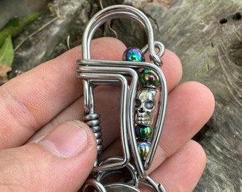 Skull keychain | stainless steel keychain | Craftsmen create artistic keychains | handmade keychain key holder | Mechanical carabiner hook