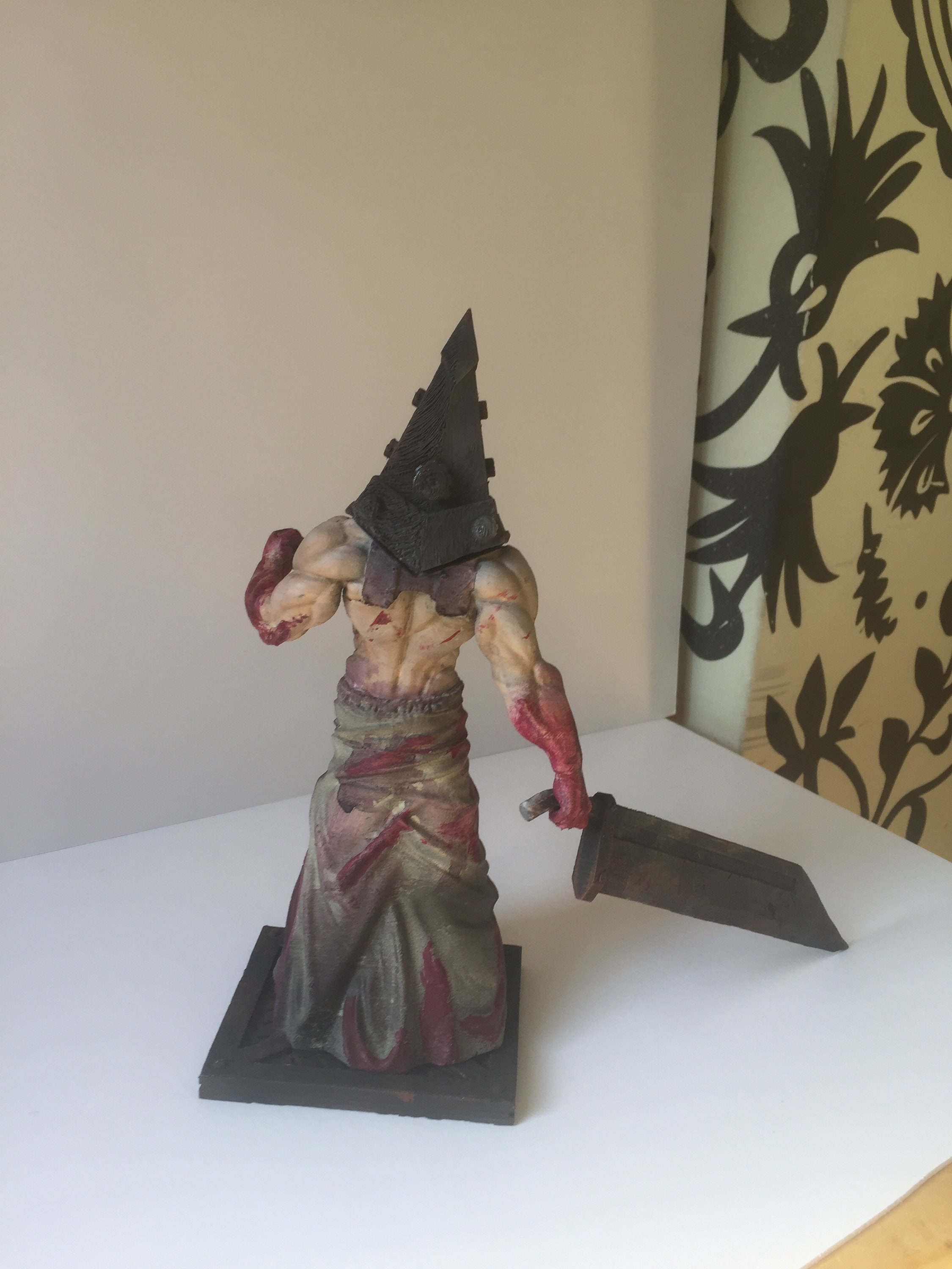 IMPRESIONES 3dMAX on Instagram: Figura de Pyramid Head de la película  Silent Hill a pedido en 25 cm de altura. Excelentes detalles y realismo.  Pedí la figura que quieras ! #pyramidhead #silenthill #