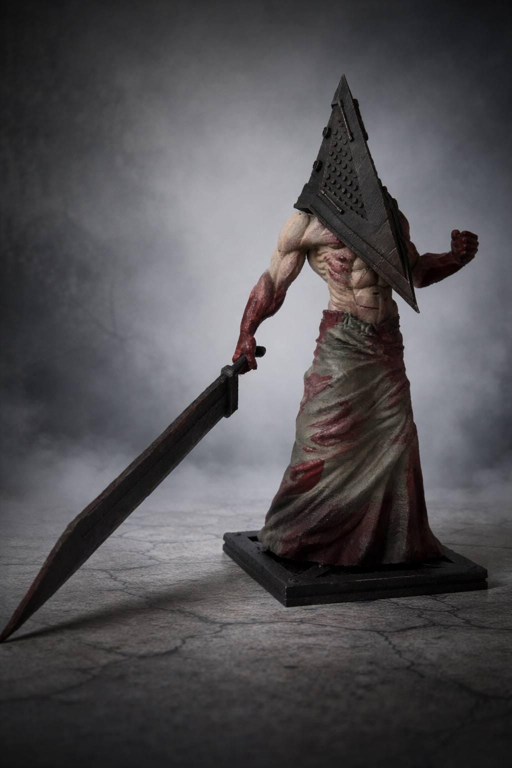 サイレントヒル　PYRAMID HEAD SILENT HILL ソフビ Pyramid Head Figure, Silent Hill Movie Prop (11.8 Inch) - Etsy