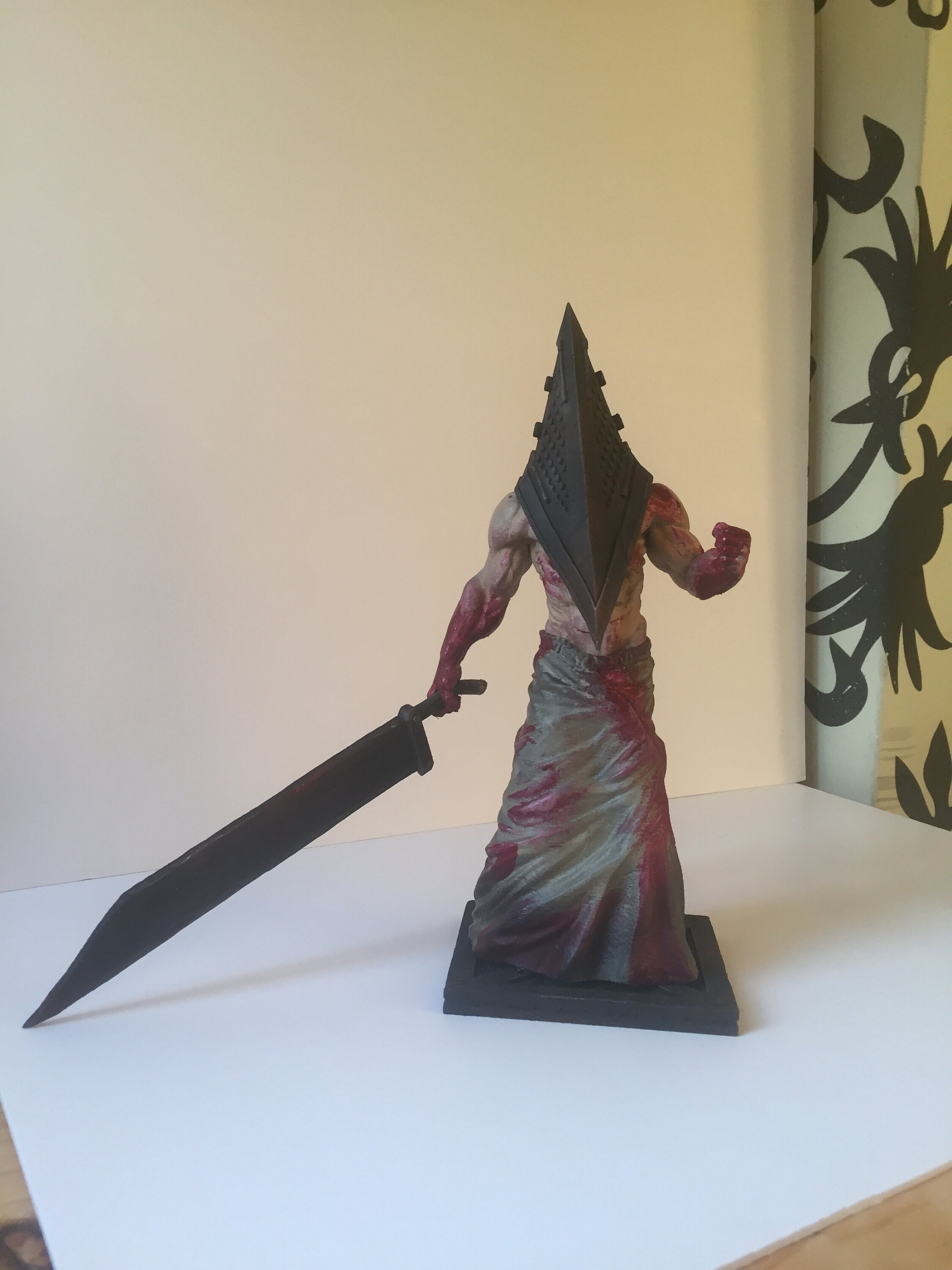 IMPRESIONES 3dMAX on Instagram: Figura de Pyramid Head de la película  Silent Hill a pedido en 25 cm de altura. Excelentes detalles y realismo.  Pedí la figura que quieras ! #pyramidhead #silenthill #