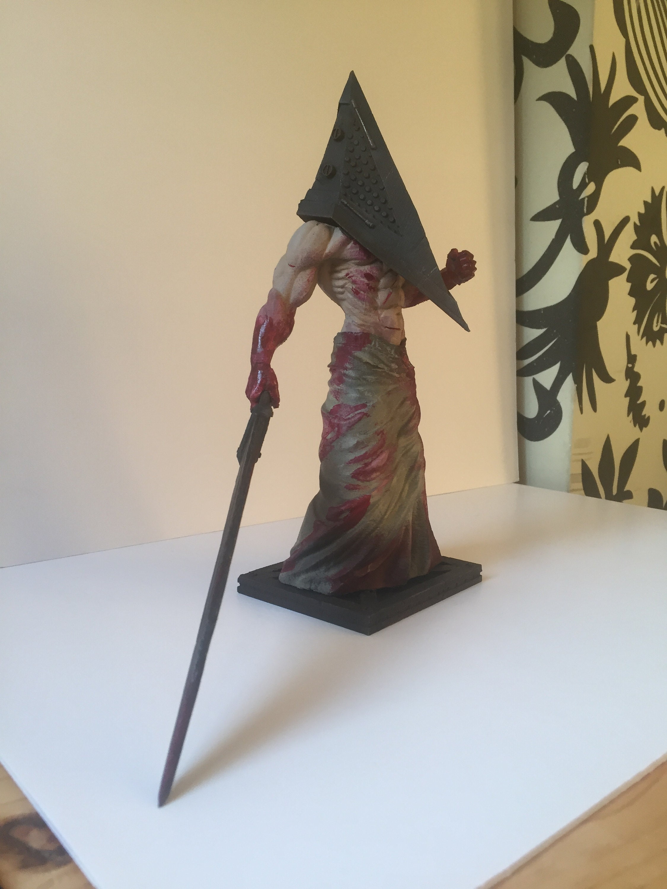 IMPRESIONES 3dMAX on Instagram: Figura de Pyramid Head de la película  Silent Hill a pedido en 25 cm de altura. Excelentes detalles y realismo.  Pedí la figura que quieras ! #pyramidhead #silenthill #