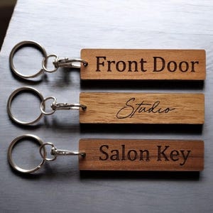 Personalised Wooden Keyring – Custom Oak, Walnut or Cherry – Choice of Fonts – Airbnb Key Tag, Rustic Label, Gift for Him or Her