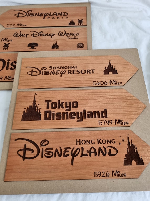 ディズニー風サイン - ディズニーパークまでの距離表示サイン