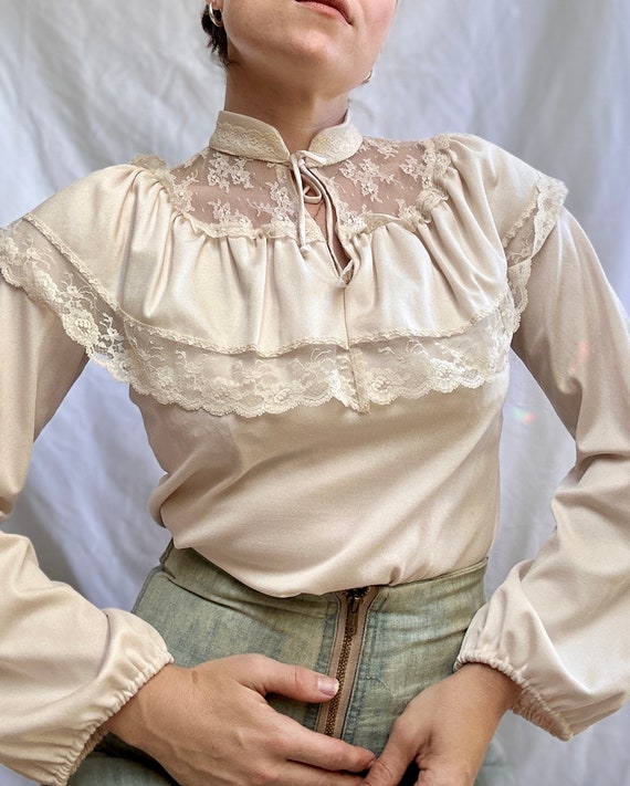 Vintage 70s Victorian style lace keyhole blouse - image 3