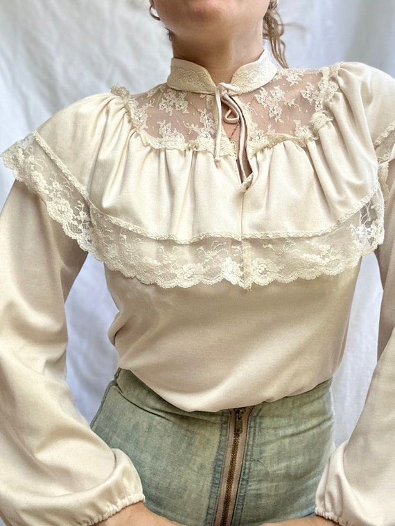 Vintage 70s Victorian style lace keyhole blouse - image 2