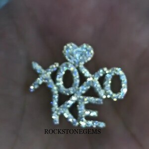 Pingente de diamante hiphop personalizado com letra XoXo Ke em prata esterlina 925 feito sob encomenda @Rockstonegems