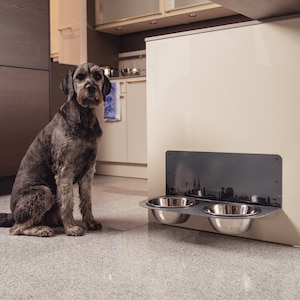 Elegant bowl holder made of gray powder-coated. Steel, including stainless steel bowls, food bowl, dog feeding bowl, dog bar, feeding station, bar