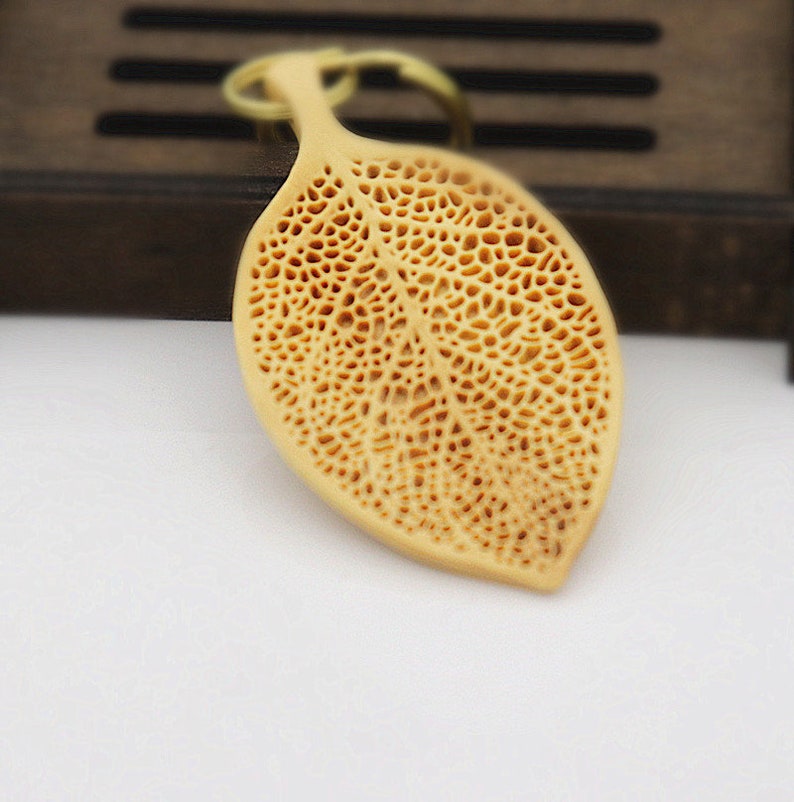 Car Key Pendant Hand Carved Wooden Key Ring,Keychains Decoration Leaf Pendant Wood Carving Key Pendant