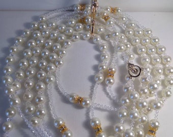Lasso de mariage Noeud de mariage en perles Swarovski de 12 mm de couleur ivoire ou crème avec images et croix catholique plaquée or.