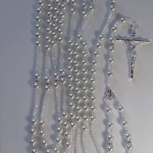 Lasso de mariage Noeud de mariage en perles Swarovski blanches et noeud catholique en cristal perlé de 12 mm avec images. Arc argenté image 5