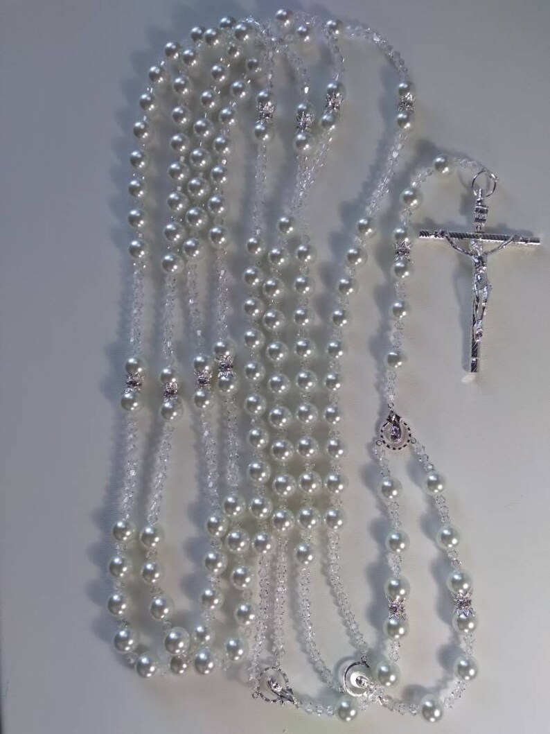 Lasso de mariage Noeud de mariage en perles Swarovski blanches et noeud catholique en cristal perlé de 12 mm avec images. Arc argenté image 5