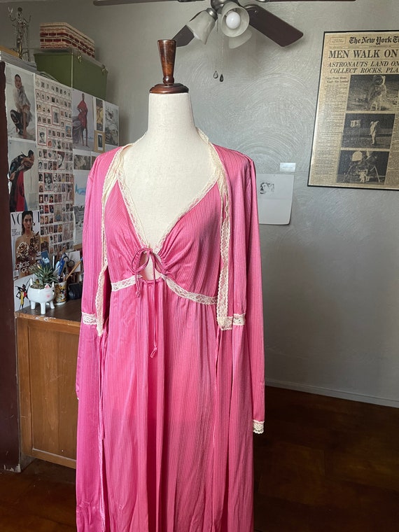 Vintage Pink Lacy Lingerie Robe and Slip Set - image 3