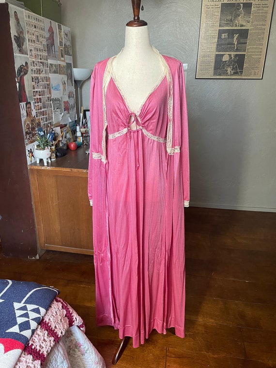Vintage Pink Lacy Lingerie Robe and Slip Set - image 2