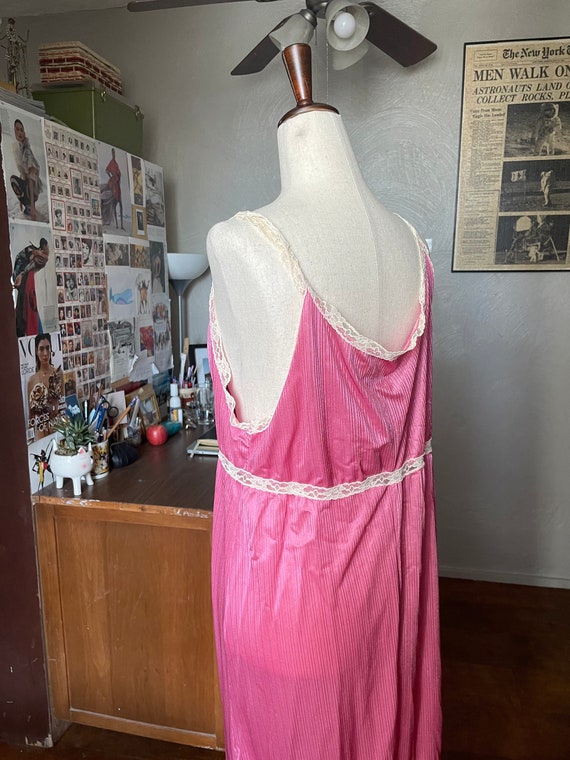 Vintage Pink Lacy Lingerie Robe and Slip Set - image 7