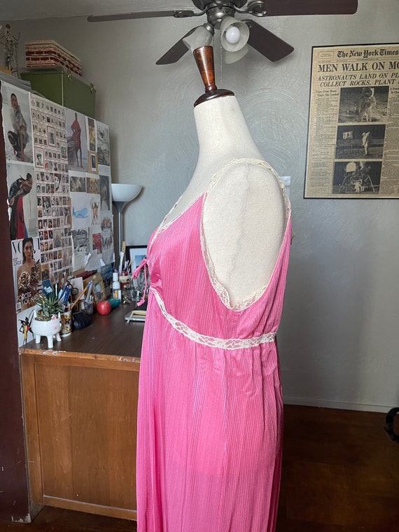 Vintage Pink Lacy Lingerie Robe and Slip Set - image 6