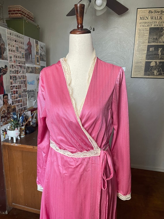 Vintage Pink Lacy Lingerie Robe and Slip Set - image 4