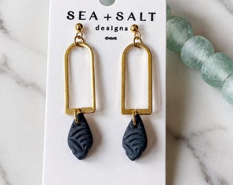 CLAY EARRINGS, Black Gold Arch Earrings, Minimalist Polymer Clay Dangles, Hypoallergenic