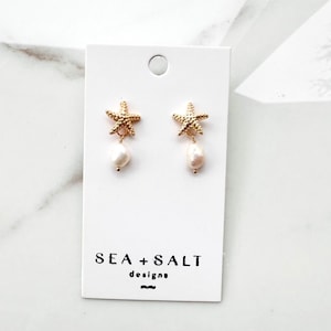 Pendientes colgantes pequeños de estrella de mar y perla, joyas para vacaciones, regalo para ella, boda en la playa, damas de honor, ligeros, hipoalergénicos, sin níquel.