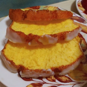 Lemon Pound Cake wax melt/home decor/food props/lemon scented/gifts for her/summer scents/spring scents/kitchen fragrance/gifts for her.