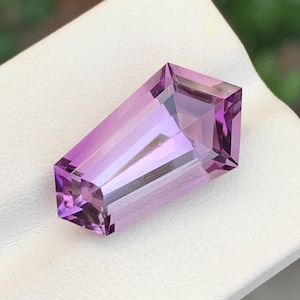 Faceted Purple Amethyst Gemstone: 13.35 Carat Kite Shape Loose Stone