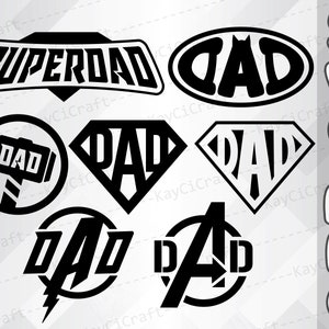 Op de afbeelding: Een set van acht zwart-witte digitale snijbestanden met verschillende ontwerpen met het woord "DAD". De ontwerpen omvatten een superheldenlogo, een hamer en een bliksem.